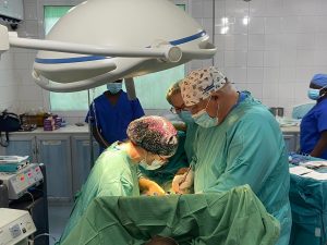 Cirugía abierta con Thomas y Eliza