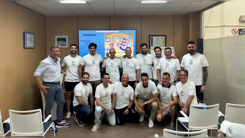 Equipo masculino de Biotech Labs con la camiseta de Prsst_org para concienciar sobre el problema de la no prevención en el cáncer de próstata