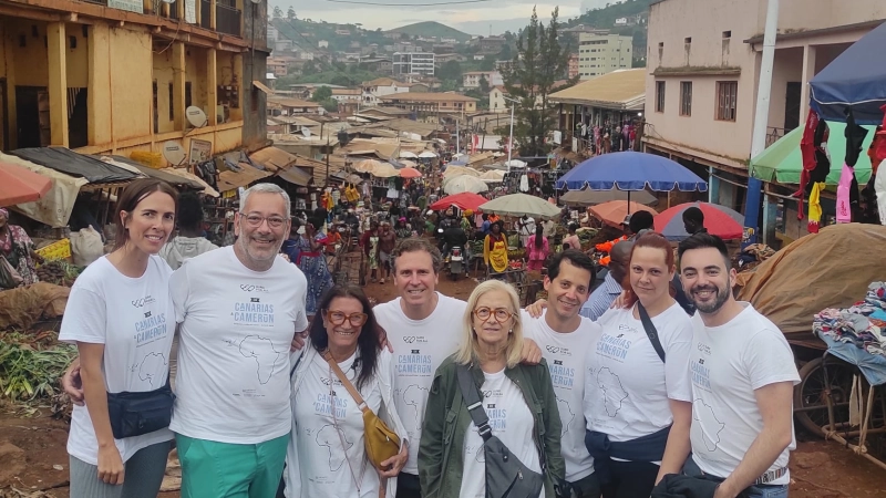 Equipo y la ciudad de fondo