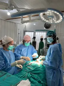 El staff del hospital siempre colaborando y aprendiendo