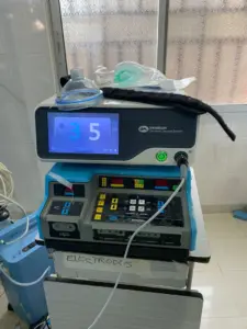 Consola de la tijera selladora cedida por Medical Cañada