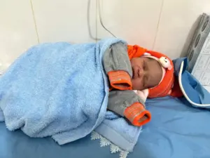 Tras la ayuda en una cesárea complicada