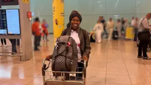 Llegada de Mireille al aeropuerto de Barcelona