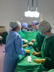 Cirugía en St. Mary's Hospital Kibara con Emmanuel Suffo