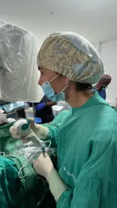 Cirugía de litiasis con ayuda de arco en c