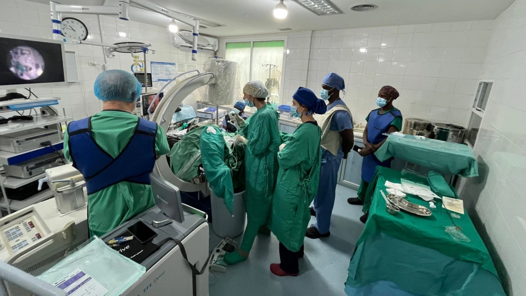 Cirug&iacute;a de litiasis con ayuda de arco en c