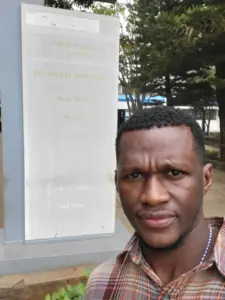 Primer día de Augustine Conteh en la Universidad de Nairobi